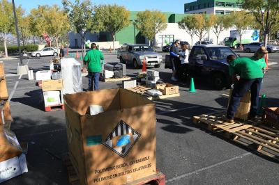 Photos courtesy of Diamond Bar City Hundreds of Diamond Bar resident did their part in going “green” by participating in the first America Recycles Day Nov. 14. 